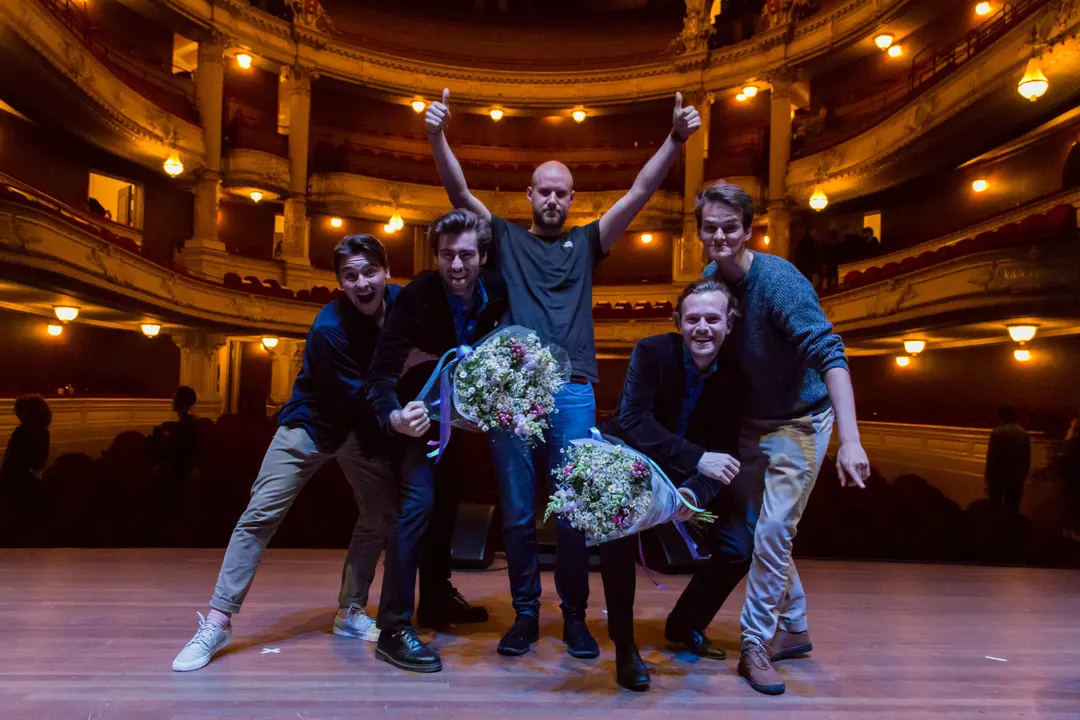 The cast celebrating on stage at De Grote Europashow
